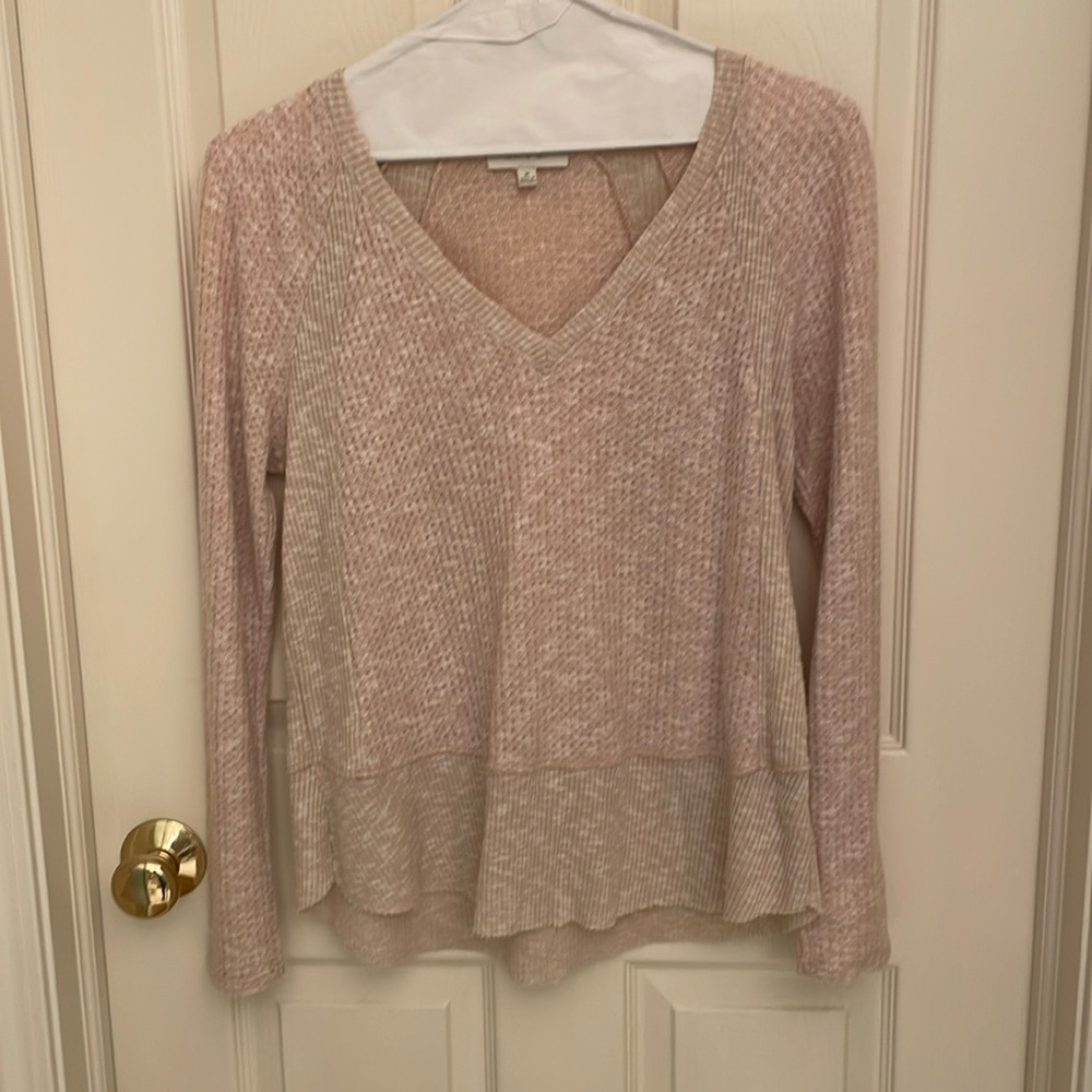 Eri & Ali m soft pink & beige v neck top